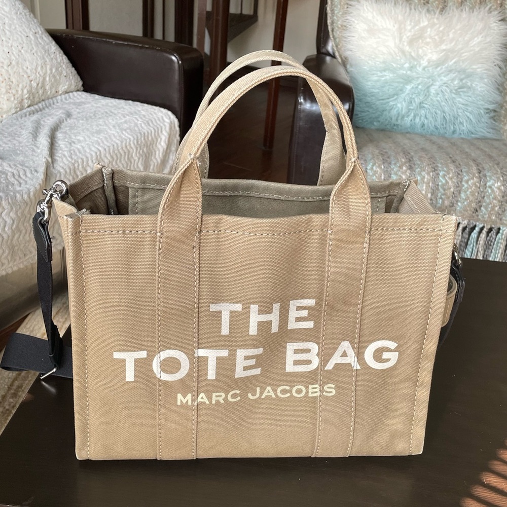 Marc Jacobs The Medium Tote Bag in color Slate Green